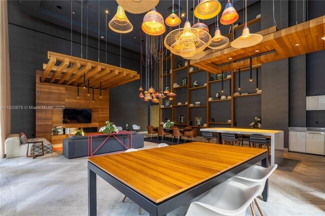 Building Photo - 1010 Brickell Ave