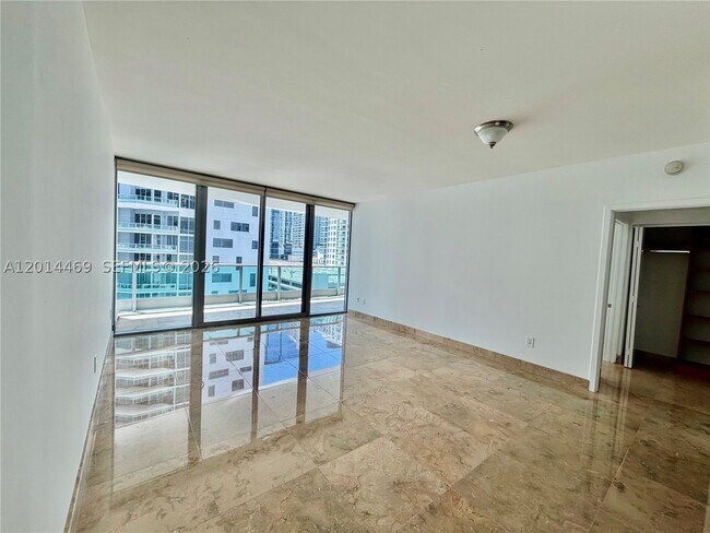 Building Photo - 1331 Brickell Bay Dr