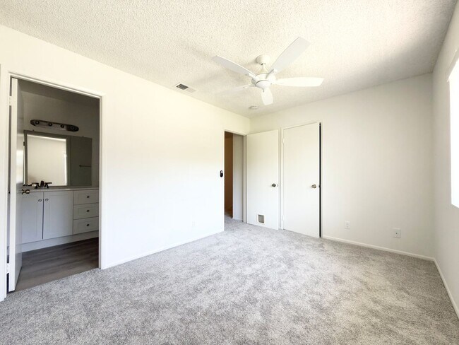 Building Photo - Spacious Townhome in Quail Ridge