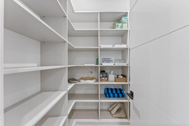 Building Photo - 220 S Swinton Ave