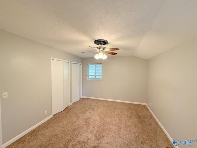 Building Photo - 2509 Excalibur Dr SE