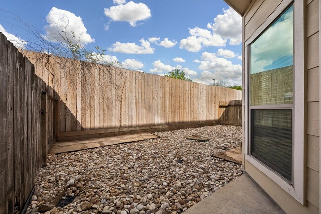 Building Photo - 3804 Center Plaza Dr