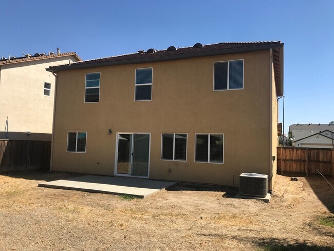 Building Photo - Now Available – 4 Bedroom Home with Loft i...