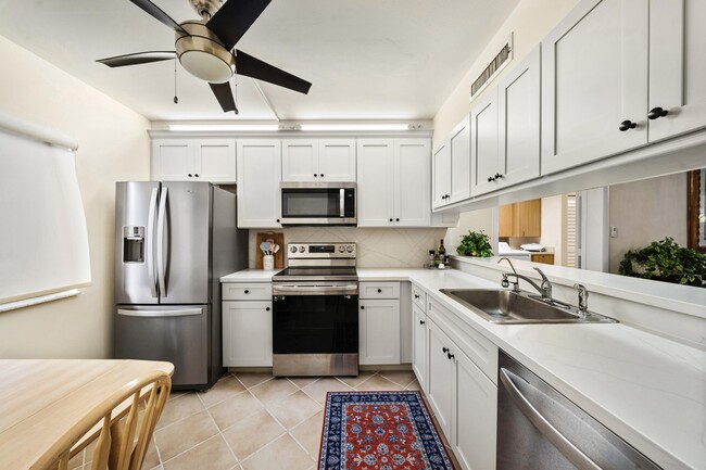 Building Photo - 601 Seafarer Cir