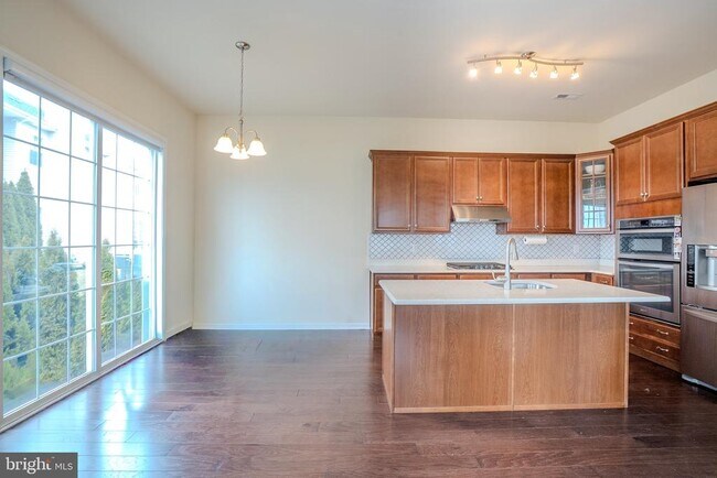 Building Photo - 1802 Yearling Ct