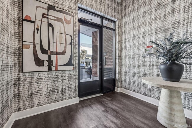 Building Photo - 199 E Post Rd