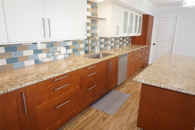 Building Photo - 4006 Breakwood Dr