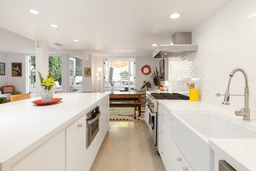 Building Photo - 241 Windward Ave