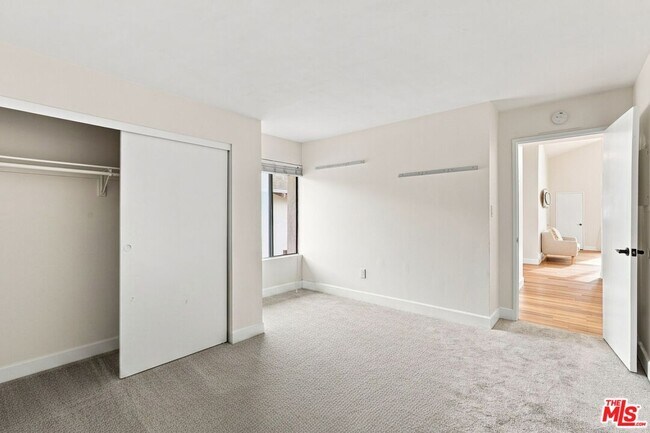 Building Photo - 2322 Palos Verdes Dr W