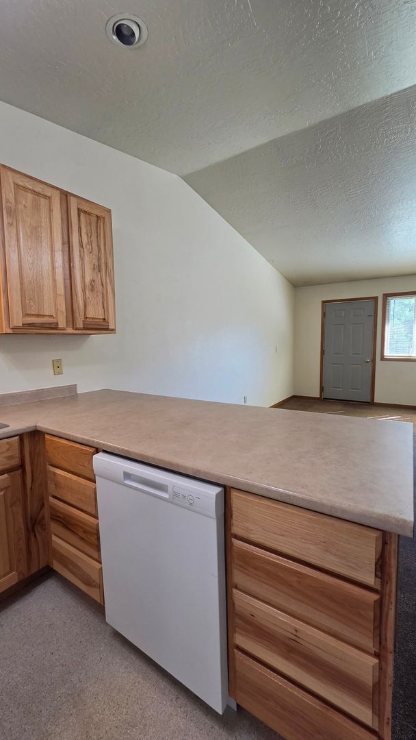 Building Photo - 806 Spartan Dr