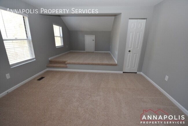 Building Photo - 424 Holly Dr