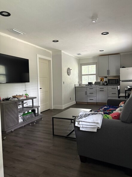 Building Photo - 701 NW 28th St