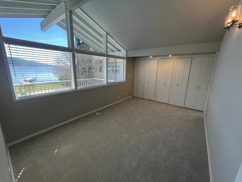 Bed 1 - 16736 Shore Dr NE