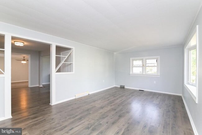 Building Photo - 516 Brooke Ave