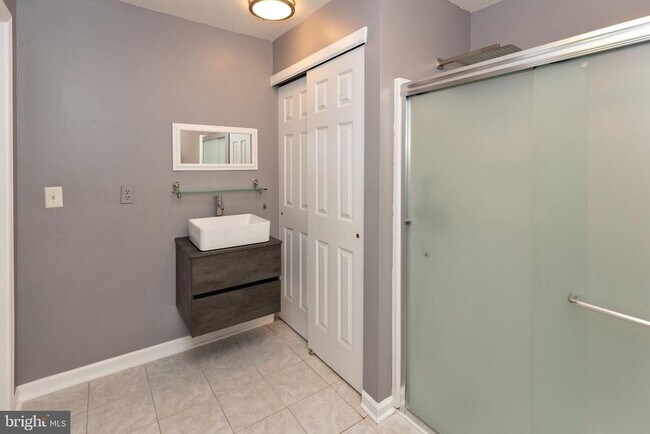 Building Photo - 10 Sumac Ct