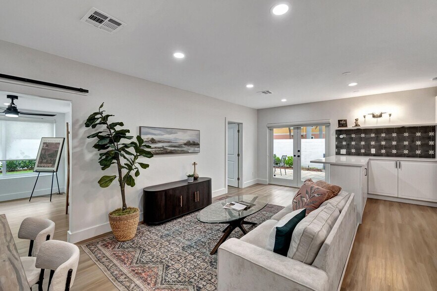 Building Photo - 620 Las Palmas Park