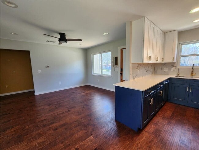 Building Photo - 4703 Surrey Dr