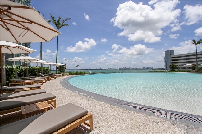 Building Photo - 480 NE 31st St