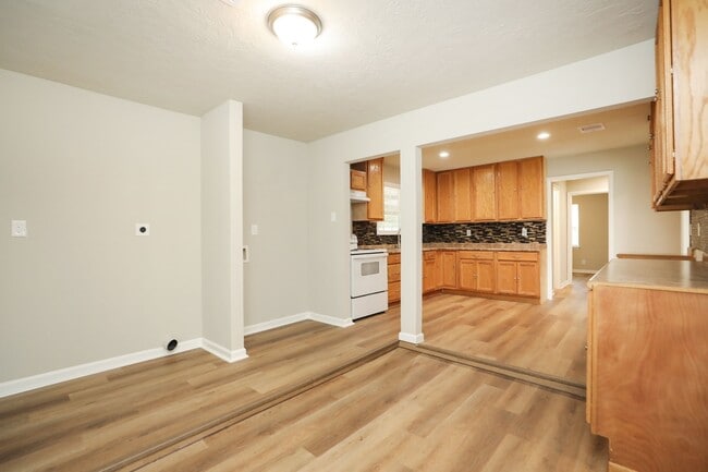 Building Photo - 913 Avenue M