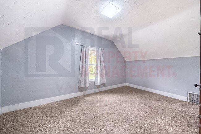 Building Photo - Cozy 3 Bed 2 Bath Single Family