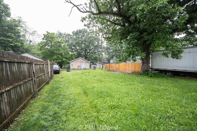 Building Photo - 622 N Linwood Ave