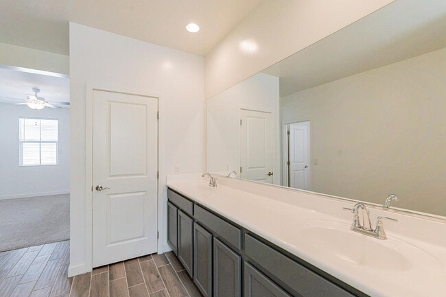 Building Photo - 5538 S Dillon