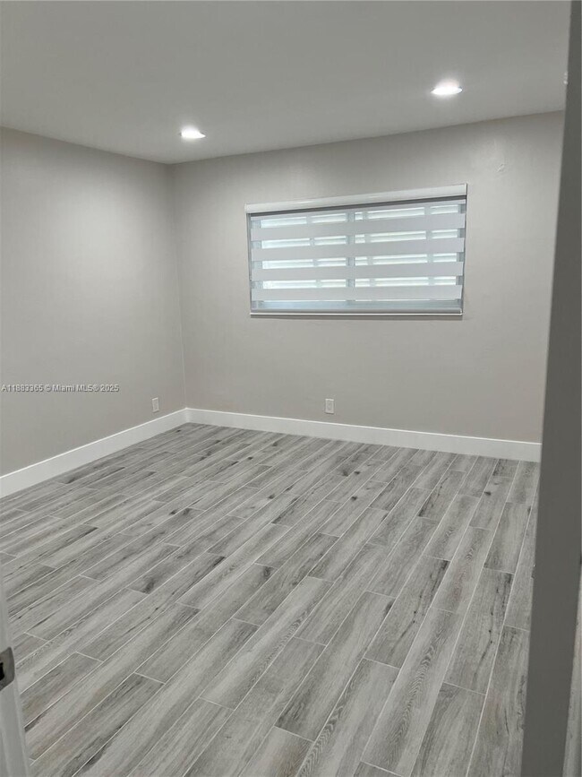 Building Photo - 1200 Mariposa Ave