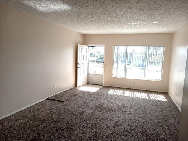 Building Photo - 2428 Columbia Dr