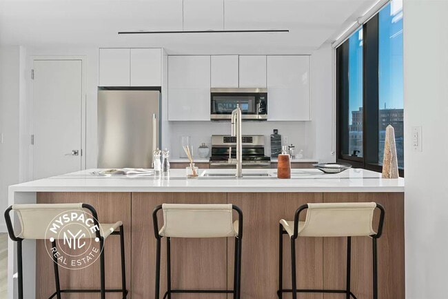 Building Photo - 77 Commercial St