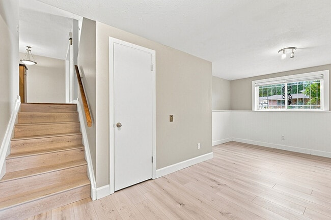 Building Photo - 3050 S Hobart Way