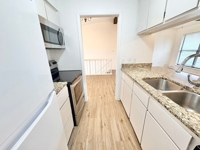 Building Photo - Tranquil 2BD/3BA Townhouse with Wildlife Views & Hill Country Charm!