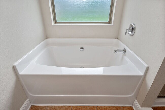 Building Photo - Crestview: 4 Bedrooms in Liberty Oaks