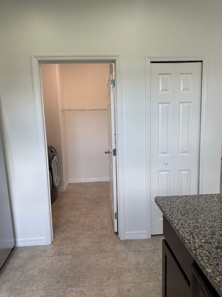 Building Photo - 2259 Seven Oaks Dr