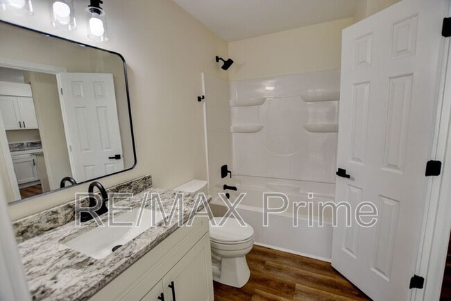 Building Photo - 3900 Raintree Ct