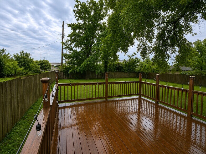 Building Photo - 213 Oak Park Dr