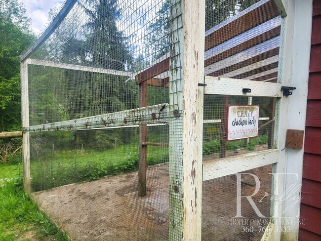 Building Photo - Forest-Edged Retreat with Pasture Access –...