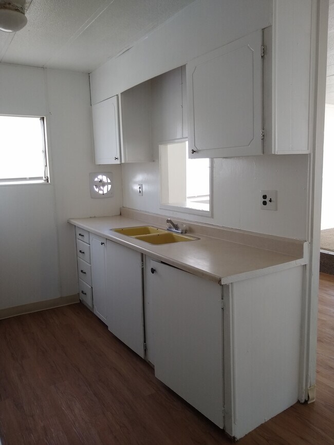 Building Photo - 465 N 800 W