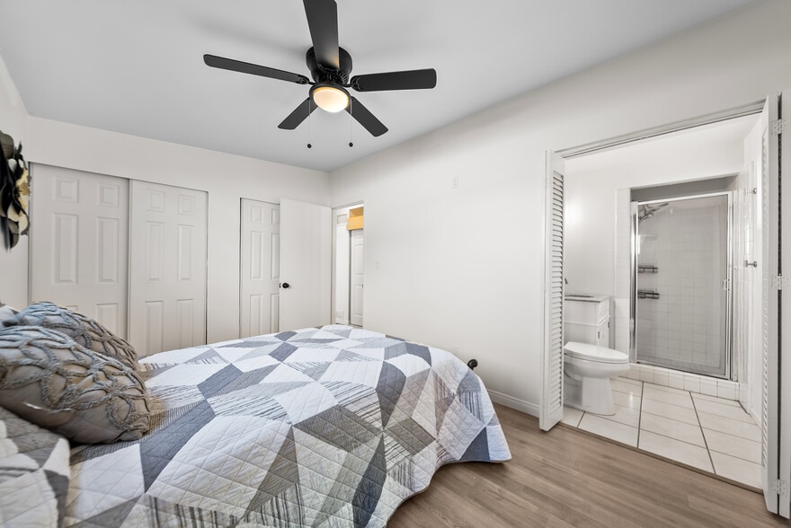 Building Photo - 9254 Fairlawn St