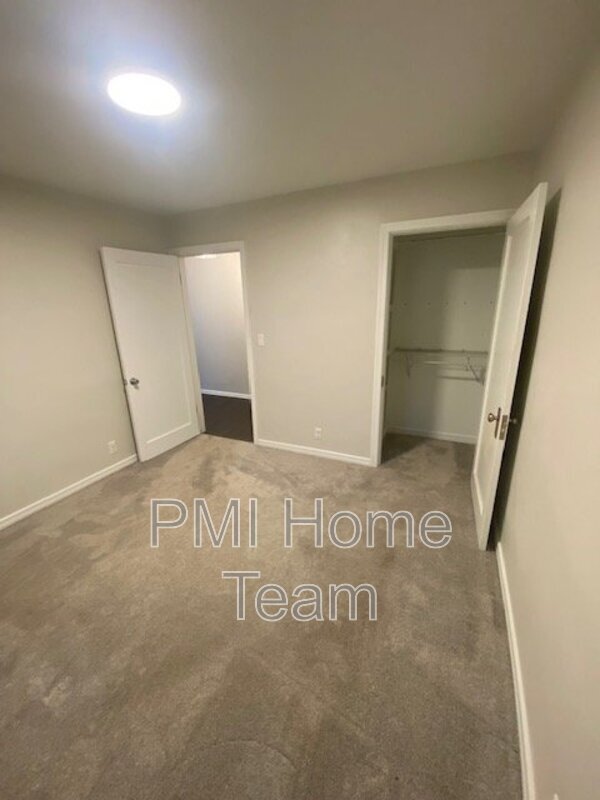 Building Photo - 330 E 100 N