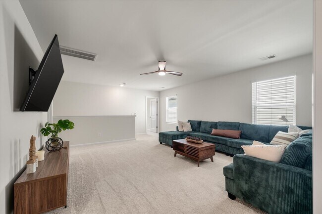 Building Photo - Beautiful 4 Bedroom Home with Office in Nexton