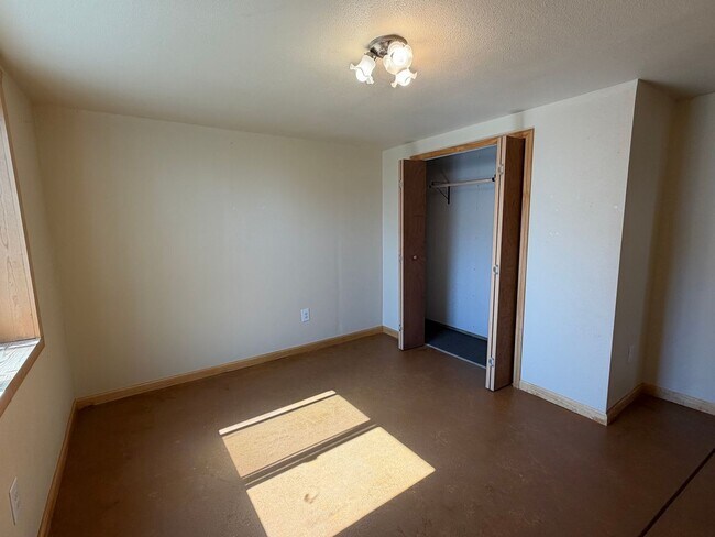 Building Photo - 348 La Escena Dr