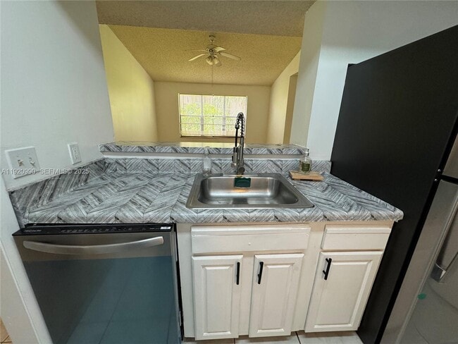 Building Photo - 4341 W McNab Rd