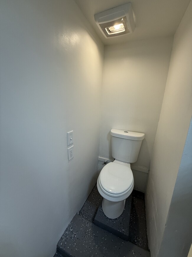 Building Photo - 310 W Princeton Ave