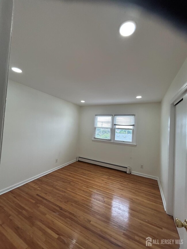 Building Photo - 811 Valley Brook Ave