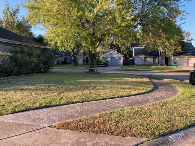 Building Photo - 3002 Avanti Ct