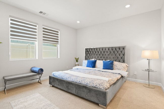 Building Photo - 12639 Elizabeth Wy