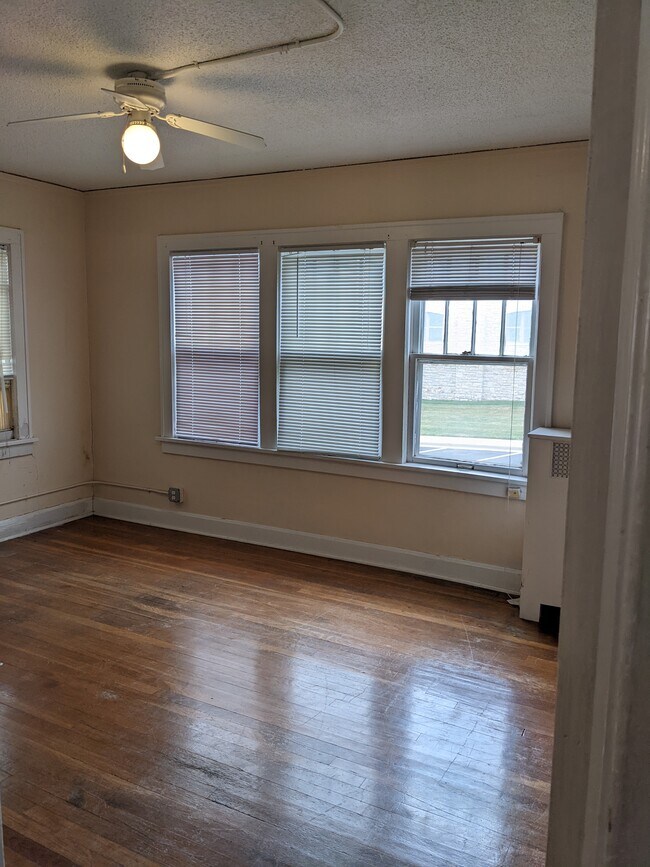 Building Photo - 1300 Rockhurst Rd