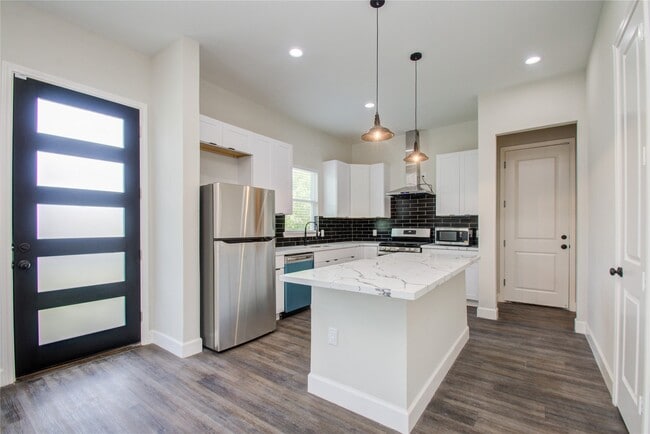 Building Photo - 4916 Sunbeam St