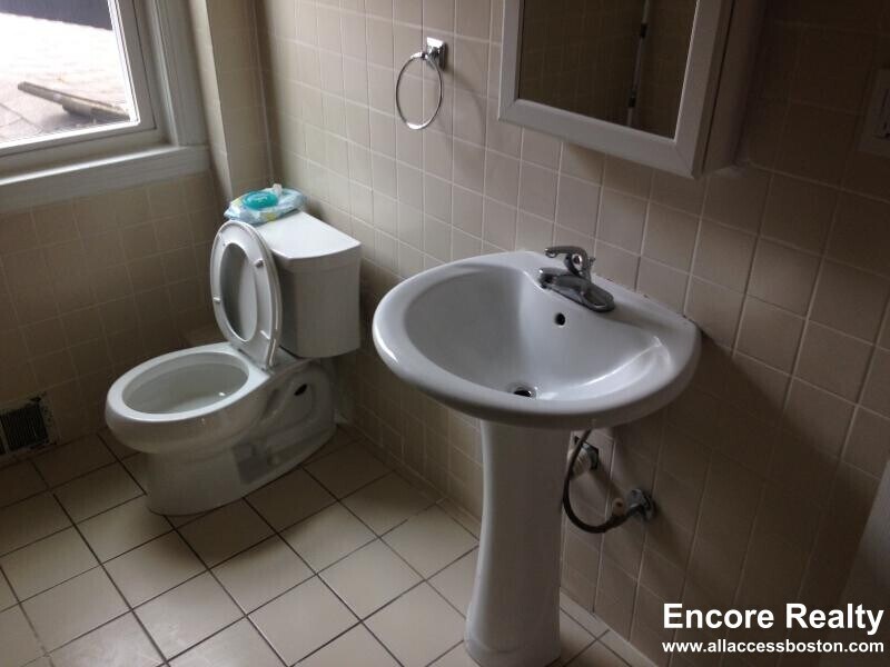 Building Photo - 23 Highgate St