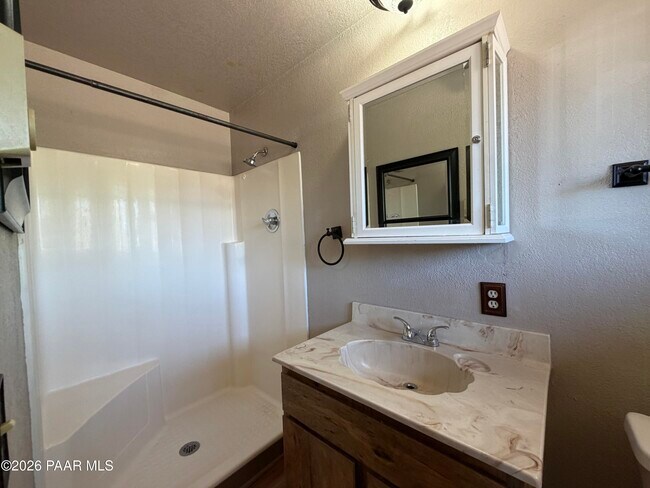 Building Photo - 927 N Old Chisholm Trail